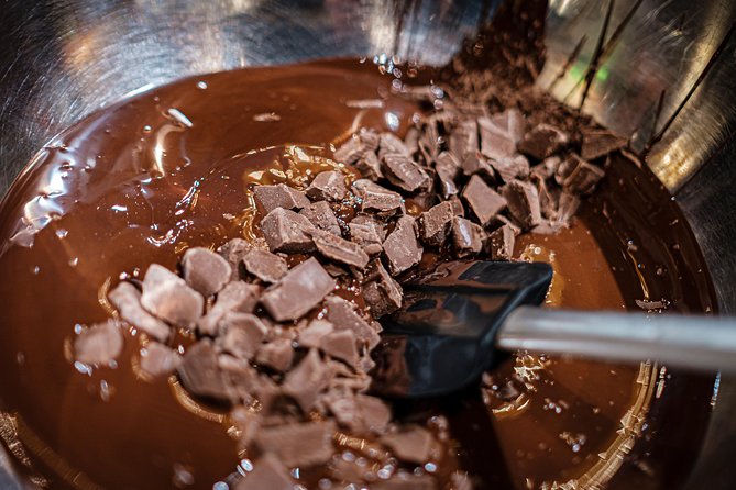 2.5h Belgian Chocolate Pralines Workshop in Brussels - Making mendiants with fruit and nuts
