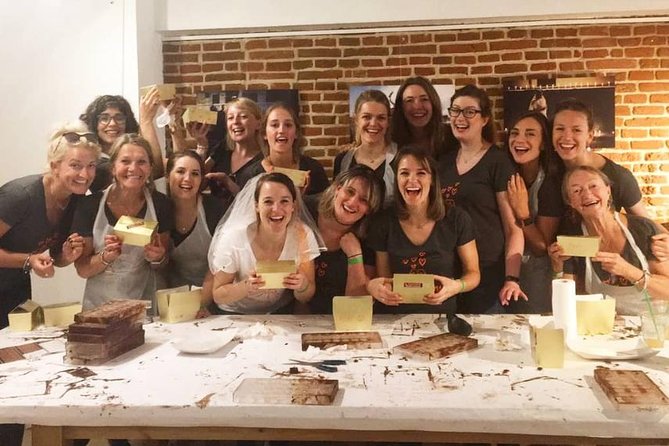 2.5h Belgian Chocolate Pralines Workshop in Brussels - Hot chocolate and the final tasting