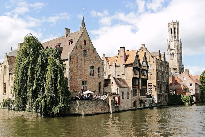 2-Hour Historical Walking Tour in Bruges with Praline Included - Why this two-hour route works well in Bruges
