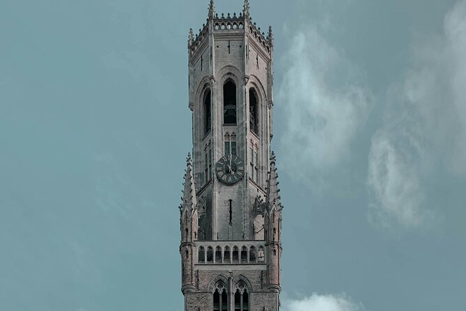 2-Hour Historical Walking Tour in Bruges with Praline Included - Markt, the Belfry, and Bruges’ cloth wealth