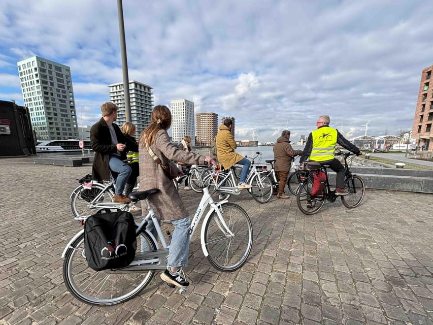 Antwerp: City Highlights Guided Bike Tour - Guides who make the difference