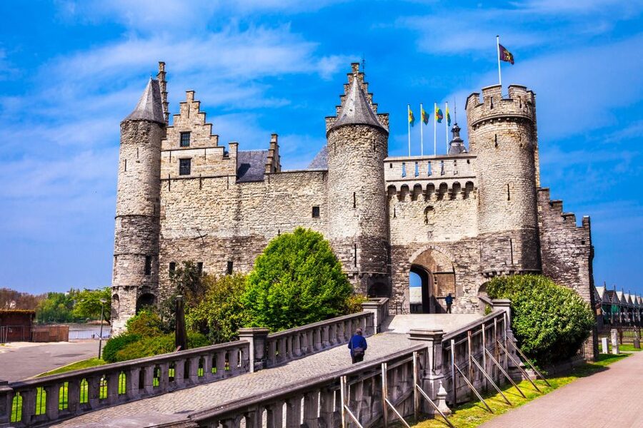 Antwerp: Express Walk with a Local in 60 minutes - The riverfront and the castle area