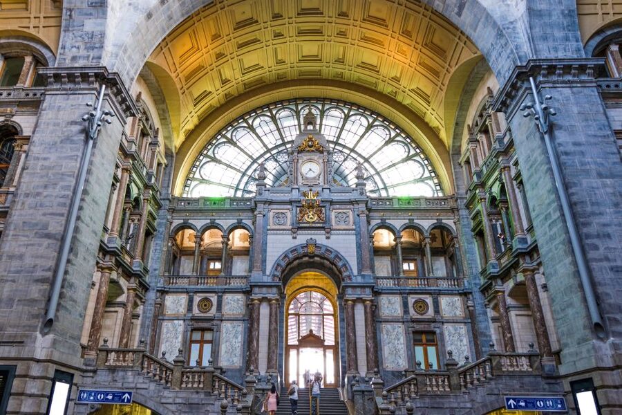 Antwerp: Express Walk with a Local in 60 minutes - The $93 price and what you are really buying