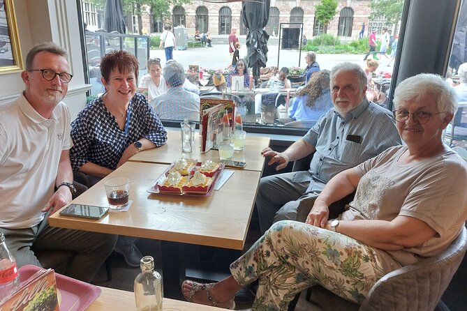 Antwerp: Food Walking Tour with 5 Tastings - What the guide adds to the food