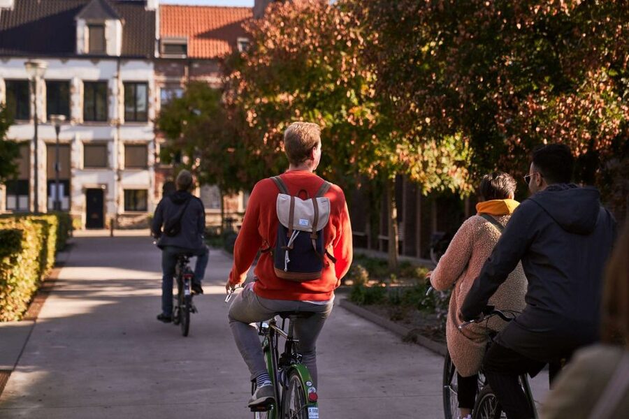 Antwerp: Guided Bike Tour - The Scheldt, the old port, and Museum aan de Stroom