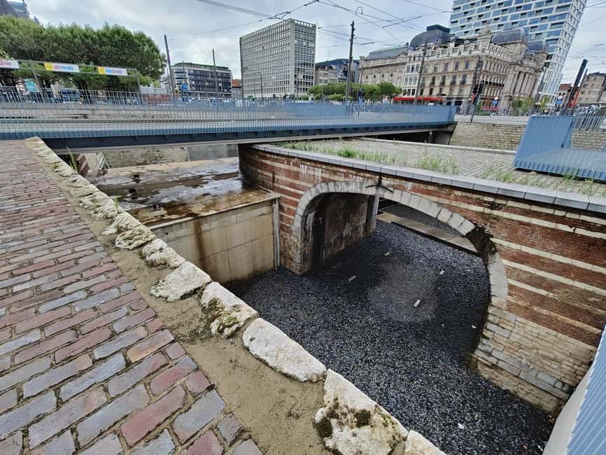 Antwerp: Historical Walking Tour in the Old City - Groenplaats, Vlaaikensgang, and the cathedral