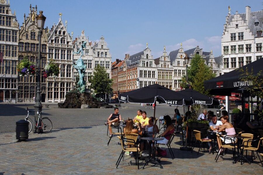 Antwerp: Private 3-Hour Historical Sightseeing Walking Tour - City Hall and the guild houses of Antwerp