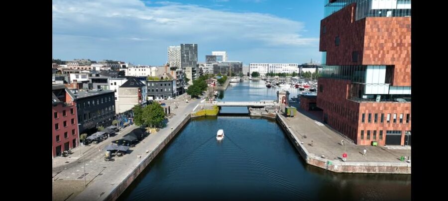 Antwerp: Private Old Harbour Boat Tour Incl. Drinks & Snacks - Sailing through Bonaparte Dock and Willemdok