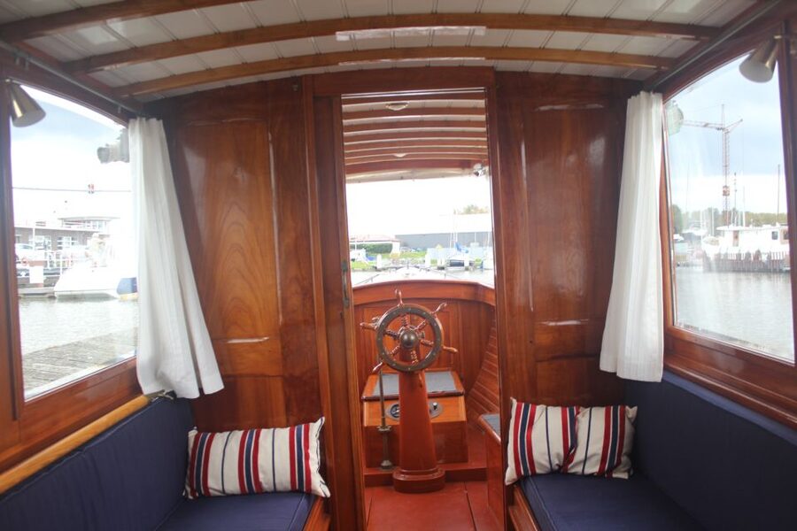 Antwerp: Private Old Harbour Boat Tour Incl. Drinks & Snacks - Droogdockenpark, Kempisch Dock, and Asiadok