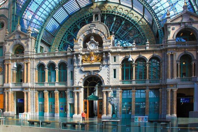 Antwerp Scavenger Hunt and Highlights Self Guided Audio Tour - Grote Markt, the Town Hall, and Antwerp’s grand finish
