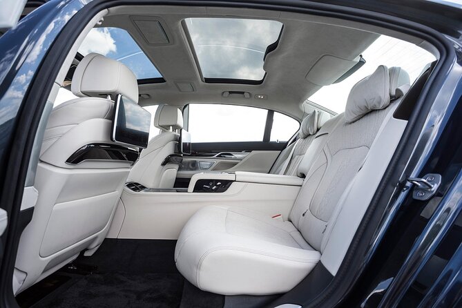 Arrival Private Transfer Brussels Train Station to Brussels by Luxury Car or Van - Choosing between the BMW 730L and Mercedes V Class