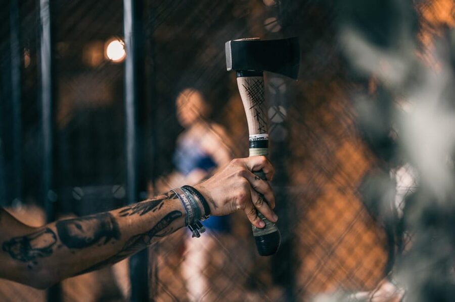 Axe Throwing Experience - Practical Rules for a Safe Session
