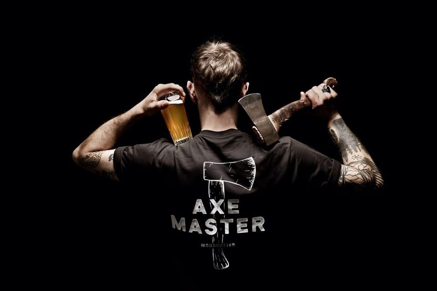 Axe Throwing Experience - Your Private Target and Unlimited Throws
