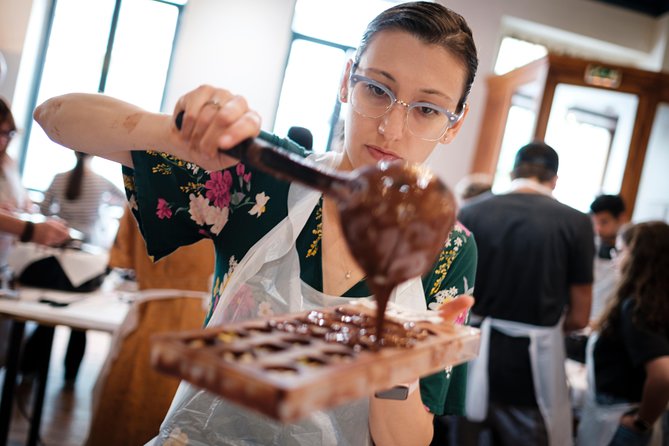 Belgian Chocolate Workshop in Bruges - Tempering chocolate, the technical first step