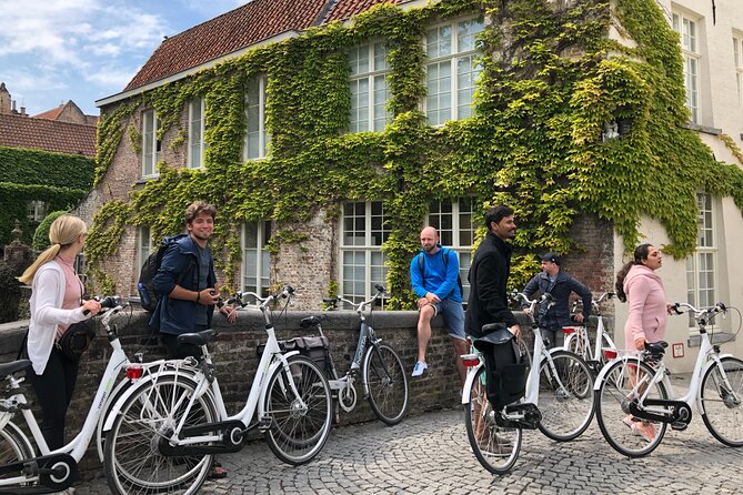 BikeTour Bruges & Damme in Spanish and English - Minnewater and the old gates of Bruges