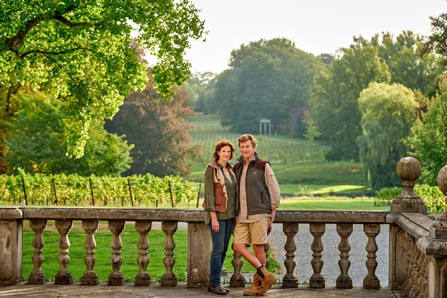 Bioul (near Dinant) : Château de Bioul Tour and Wine Tasting - Walking Through the Park and Vineyards