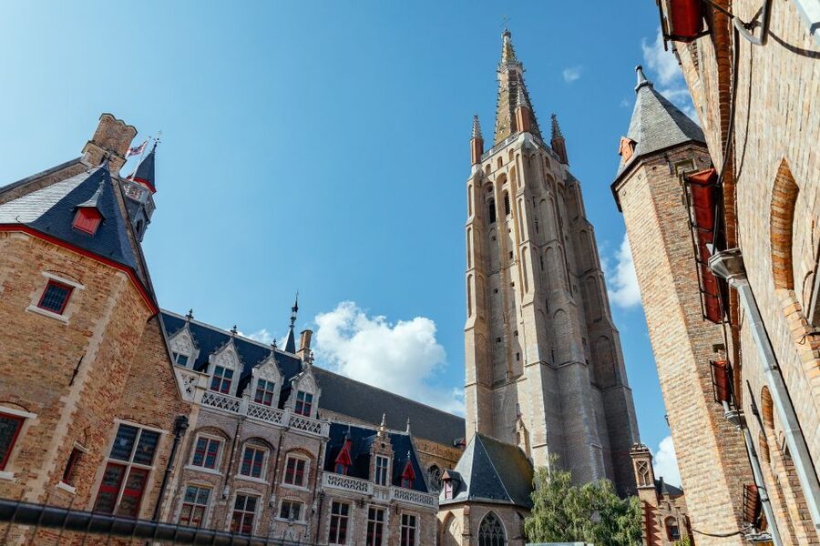 Bruges: 1.5-Hour Private Kick-Start Tour with a Local - Meeting at Historium Bruges and getting your bearings