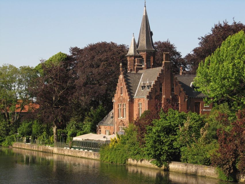 Bruges: 2.5-Hr Walking Tour from train station to Markt - Gruuthuse, Dijver, and the medieval town center