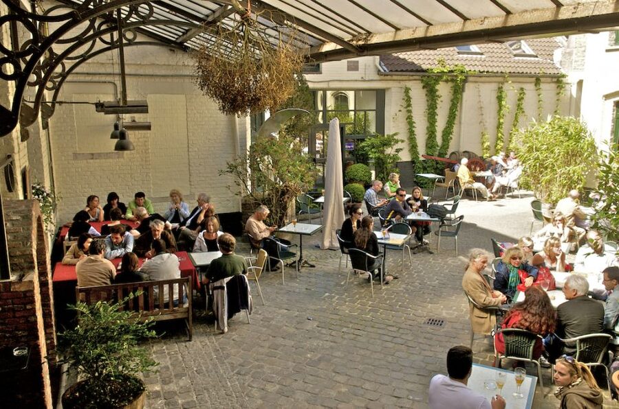 Bruges: 3-Hour Beer and Chocolate Tasting Private Tour - Timing, pickup, and languages
