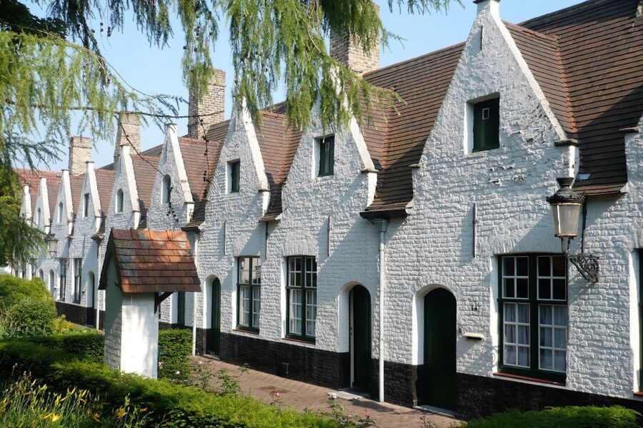 Bruges Beer and Chocolate Walking Tour - Burg 12: starting where Bruges made its mark
