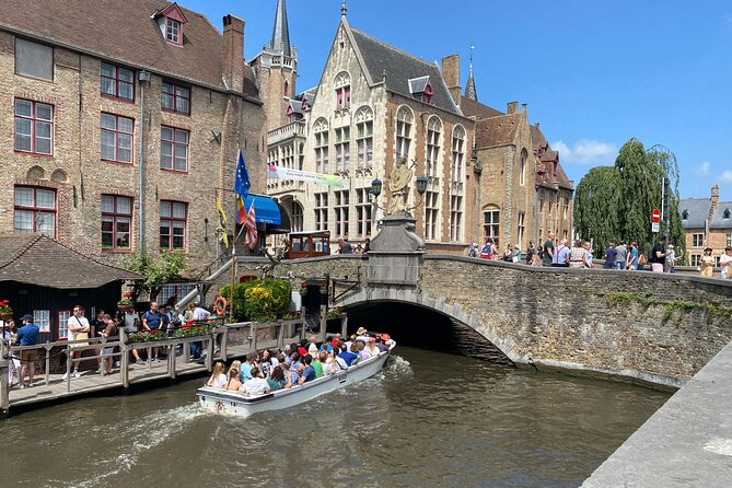 Bruges by a Local: Exciting Stories, Mysteries, People and Choco - The 2be Beer Wall bonus