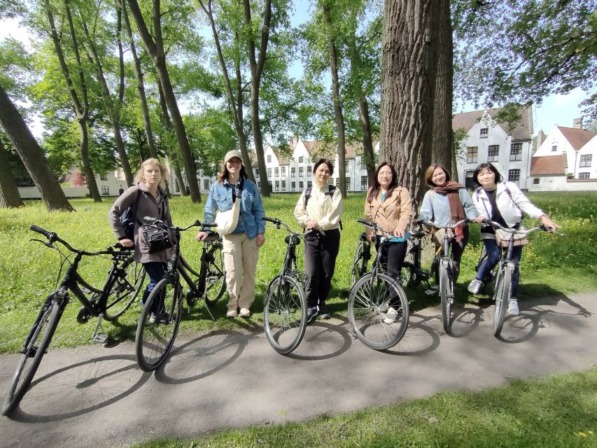 Bruges by bike with family and friends! - Chocolate, street art, and a modern Bruges