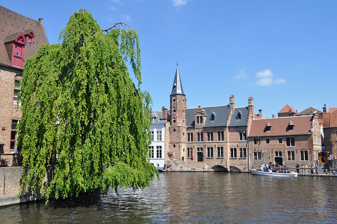 Bruges by bike with friends and family! - O.L.V. ter Potterie and Pottenmakersstraat