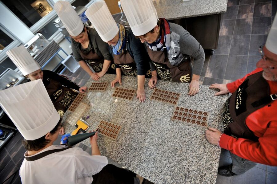 Bruges: Chocolate Making Workshop and Chocolate Museum Entry - Timing, age, and planning details