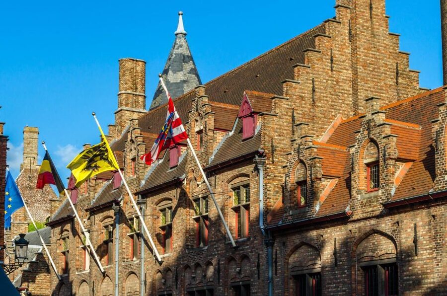 Bruges: Express Walk with a Local in 60 minutes - What the small group changes