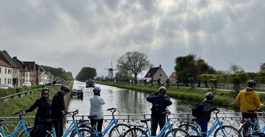 Bruges: Flatlands Guided Bike Tour - Straight Canals and the Flanders Countryside
