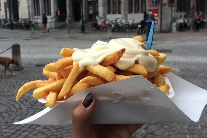 Bruges Food and History Tour: Culinary Delights & Hidden Gems - Beer and sausage at The Belleman Pub