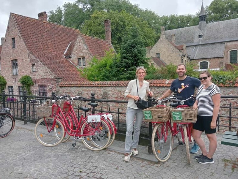 Bruges: Guided Retro Bike Tour of Highlights and Hidden Gems - Canals, bridges, and the quieter edge of the old city