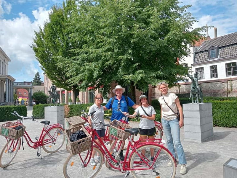 Bruges: Guided Retro Bike Tour of Highlights and Hidden Gems - A memorable start at Hof Bladelin