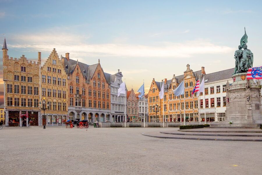 Bruges: Guided Rickshaw Tour - Comfort, cobblestones, and mobility