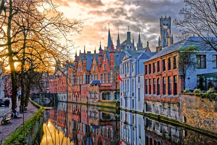Bruges: Guided Walking Tour - What the guides do best