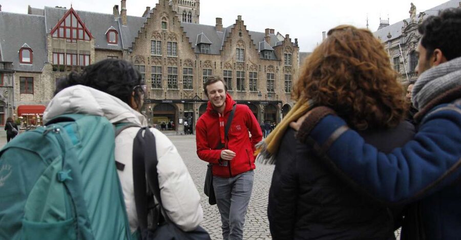 Bruges: History, Chocolate and Beer Walking Tour - Walking on to Bourgogne des Flandres