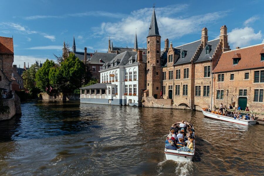 Bruges: Private Food Tour – 10 Tastings with Locals - Vegetarian options and useful preparation