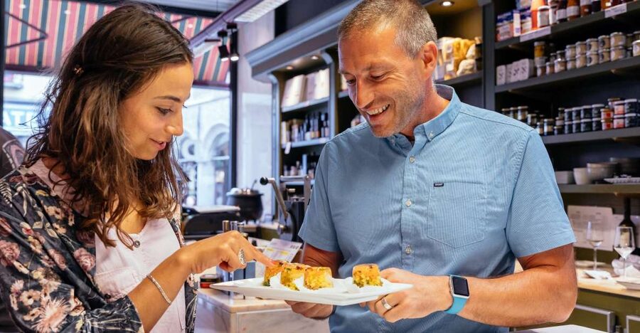 Bruges: Private Food Tour – 10 Tastings with Locals - Meeting your guide near Kruidvat