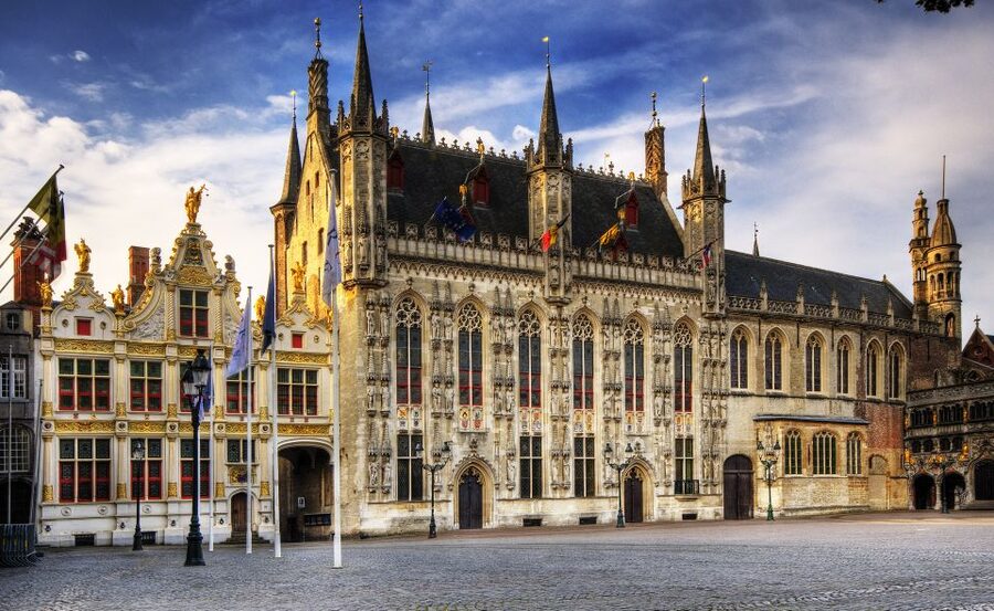 Bruges: Private Historical Highlights Walking Tour - Minnewater and the Beguinage