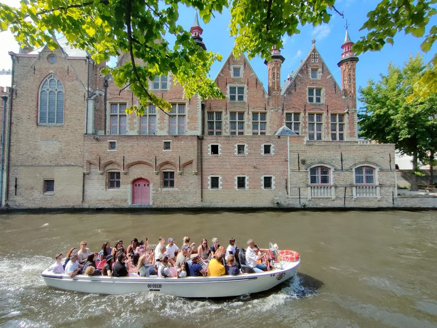 Bruges: Small Group Boat Cruise and Guided Walking Tour - Fish Market, Huidenvettersplein, and the Rosary Quay