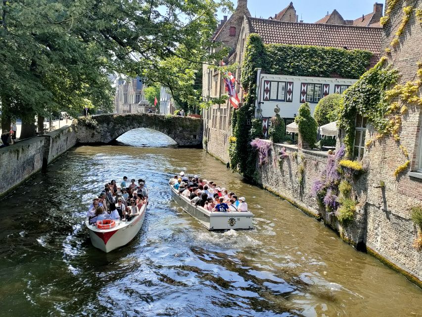 Bruges: Small Group Boat Cruise and Guided Walking Tour - Belgian chocolate in a short tasting stop