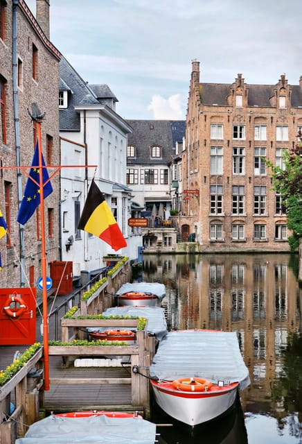 Bruges: Traditional Food Group Walking Tour - Starting at De Burg and the Town Hall