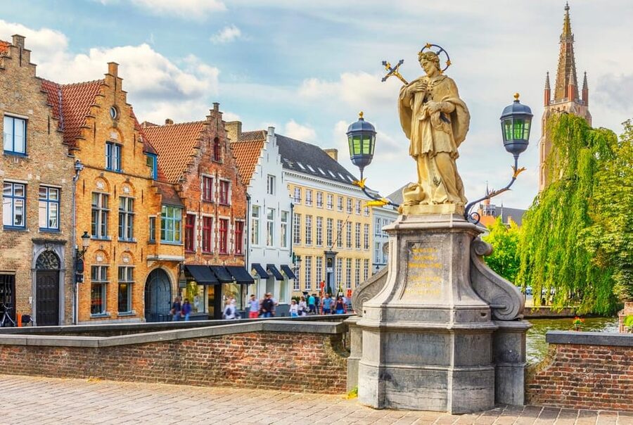 Bruges Unveiled: A Private Full-Day Tour from Brussels - A private way to reach Bruges from Brussels