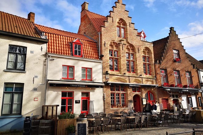 Bruges Walking Tour - Walplein and Rue de l’Étuve explain Bruges in everyday details