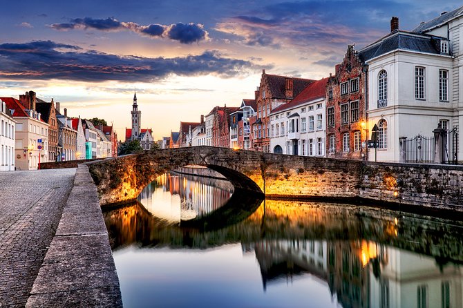 Bruges Walking Tour - Minnewater Lake and the Begijnhof provide a calm opening
