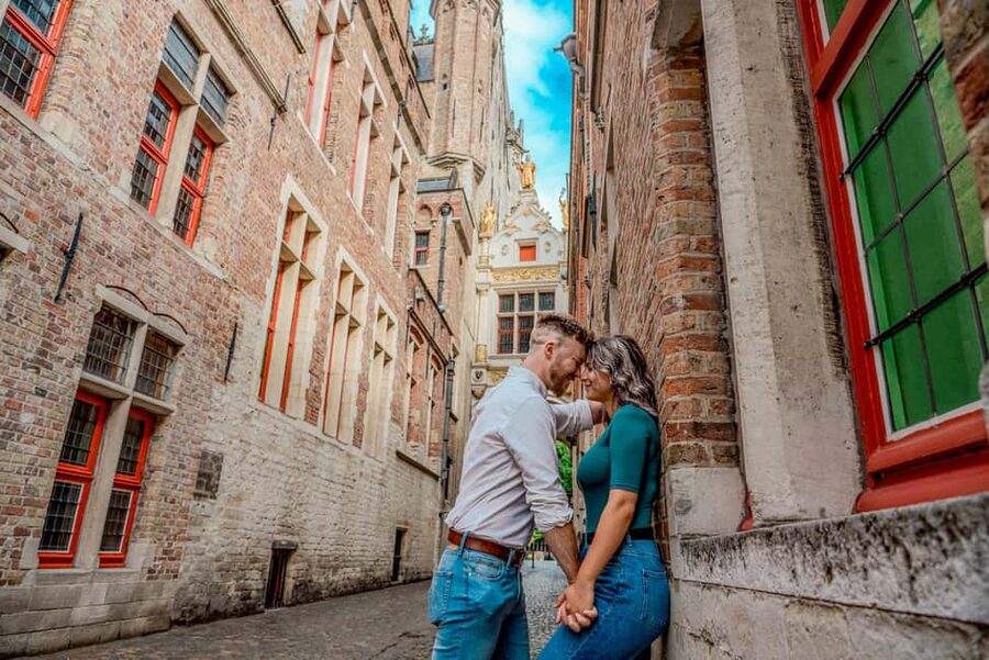 Bruges : Your private 1 hour photoshoot in the medieval city - What the private format really adds