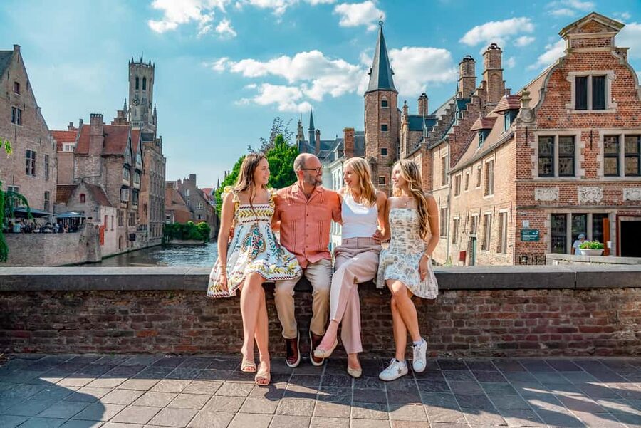 Bruges : Your private 1 hour photoshoot in the medieval city - Who should book this Bruges session?