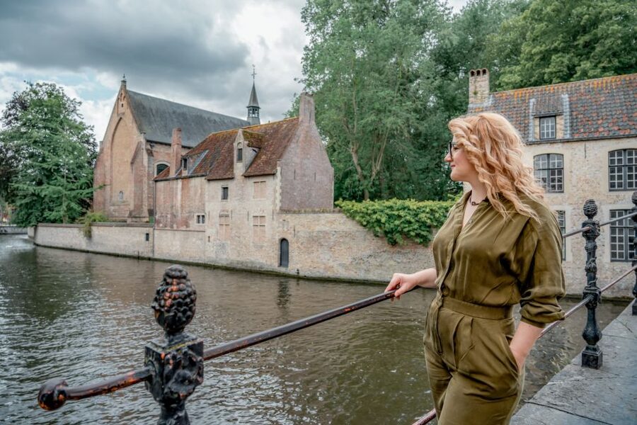 Bruges : Your private 30min. photoshoot in the medieval city - Starting at Jan van Eyckplein