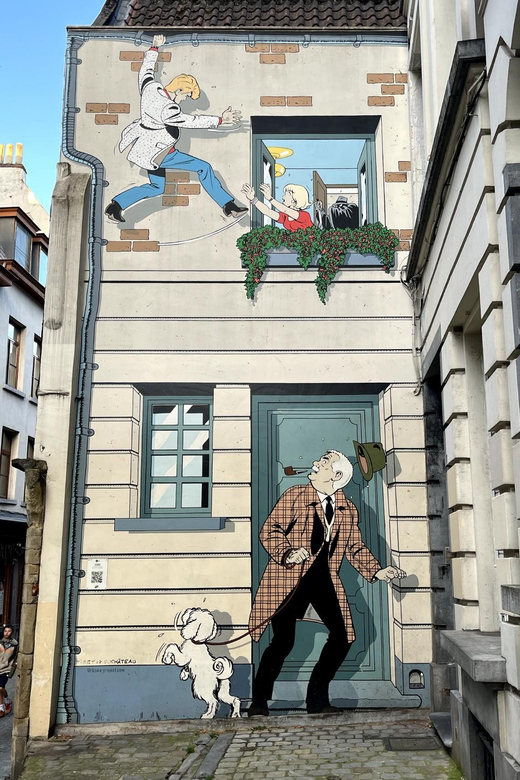 Brussels: 2 hours Private Walking Tour of the Comics Walls - The final stretch to Rue des Six Jetons