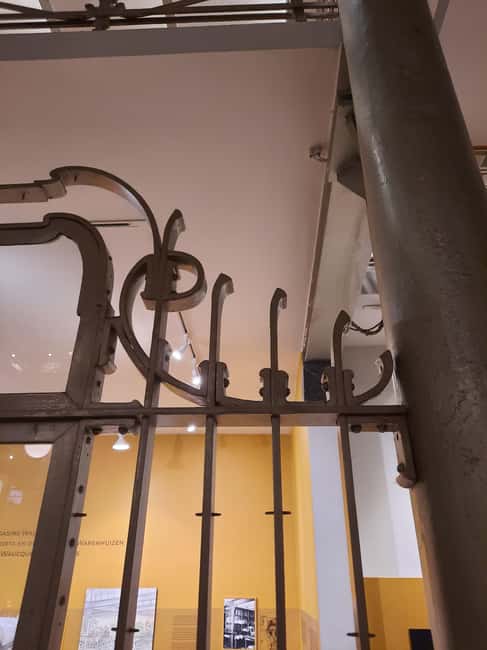 Brussels: Art Nouveau Walking Tour with a Local Guide - What the $91 price buys you